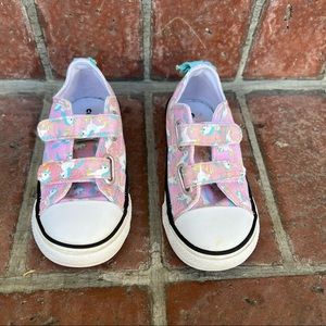 Toddler Pink Unicorn Converse Chuck Taylor sneakers - sz 9